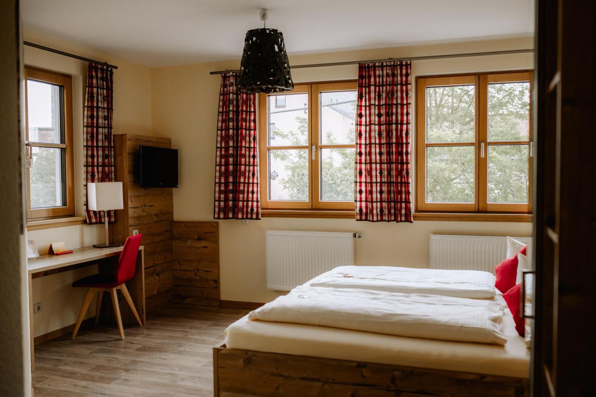 Landhotel Gary Wolframs-Eschenbach ภายนอก รูปภาพ
